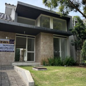 Di Sewakan Rumah Nyaman, dan Siap Huni Kota Baru Parahyangan