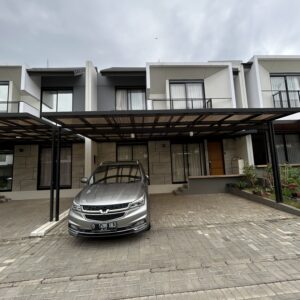 Dijual, Rumah Lokasi Strategis Di Kota Baru Parahyangan !