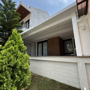 Alternative view of Jual di Bawah Pasaran, Rumah Siap Huni Di Kota Baru Parahyangan